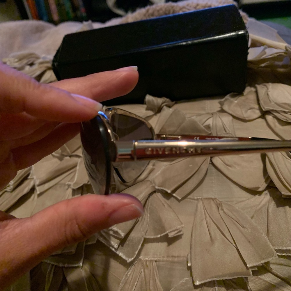 Givenchy sunglasses - Picture 4 of 6